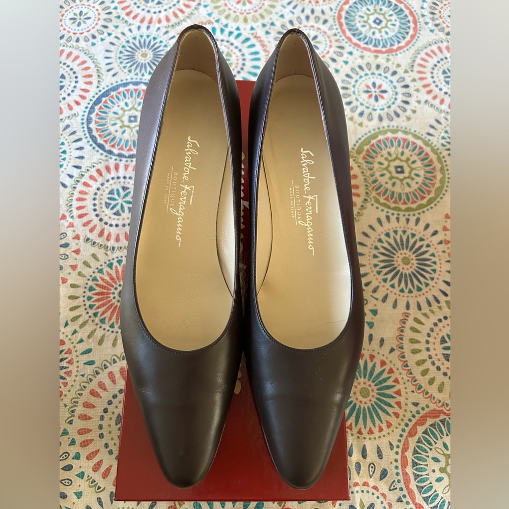 Tortoise shell heels! Ferragamo brown leather pump w/ tortoise heel